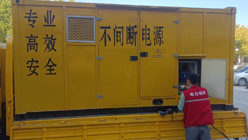 柳江柴油发电机组和UPS电源配合使用时，如何避免切换过程中的电力中断？